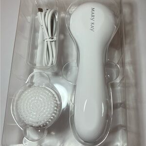 Mary Kay White Skincare Brush Set